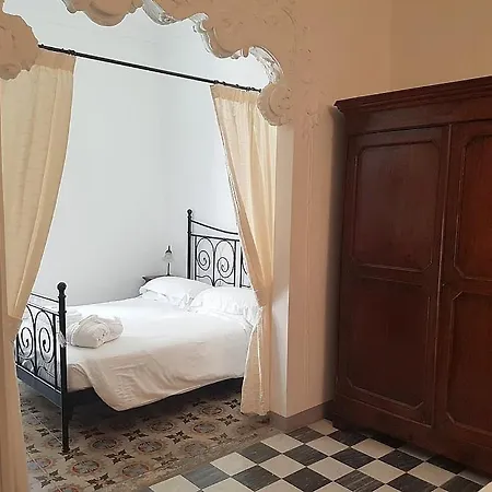 Sleeps 8 *