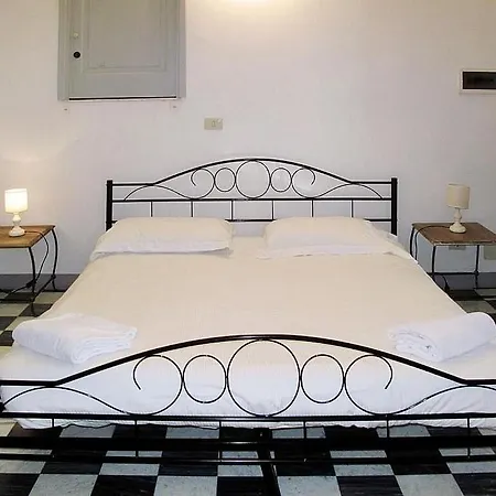 Apartment Sleeps 8 Finale Ligure